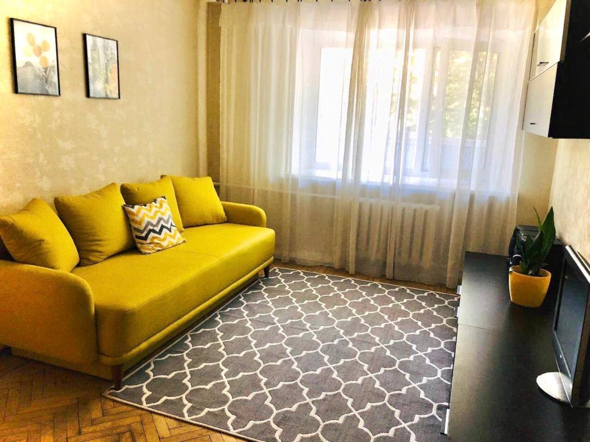 Sunflower Apartment Near Kiev Airport & Railway Station & Center City! Exterior foto